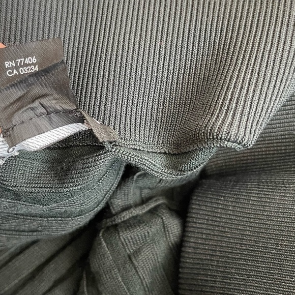 Club Monaco women’s mini skirt deep olive/green and black, size XS••• - Picture 7 of 11